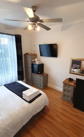 Double Room (R2 -1st Floor) | Laptop workspace, free WiFi
