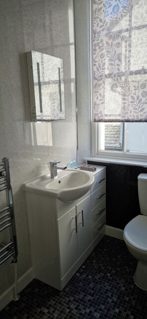 Bathroom - Midway Guest House (Torquay)