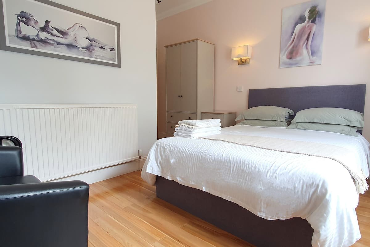 Double Room (R4 - 1st Floor) | Laptop workspace, free WiFi
