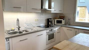 Réfrigérateur, micro-ondes, four, lave-vaisselle