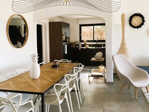 Dining - Villa Arazu, 10 pers, piscine chauffée, vue mer, 15 mn à pieds plage (STE LUCIE DE PORTO VECCHIO)