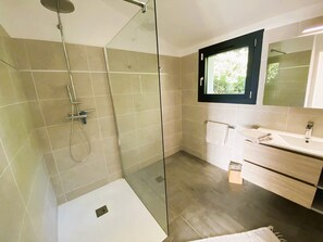 Hair dryer - Villa Arasu, 10 pers, piscine chauffée, vue mer, 15 mn à pieds plage (STE LUCIE DE PORTO VECCHIO)