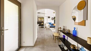 Interior - Villa Arasu, 10 pers, piscine chauffée, vue mer, 15 mn à pieds plage (STE LUCIE DE PORTO VECCHIO)