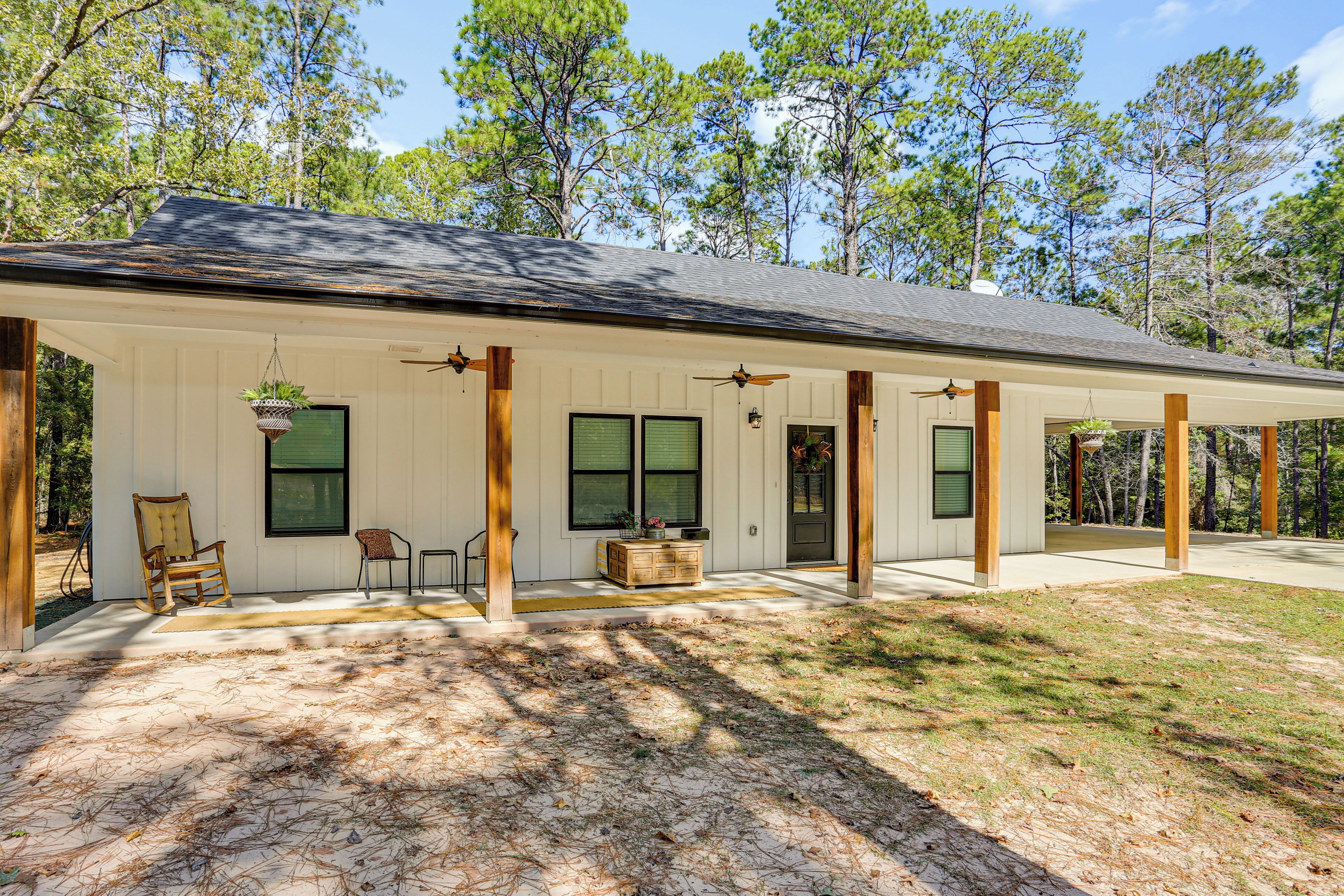 Brookeland Vacation Rental | 3BR | 2BA | 1,400 Sq Ft | Small Step for Entry