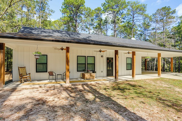 Brookeland Vacation Rental | 3BR | 2BA | 1,400 Sq Ft | Small Step for Entry