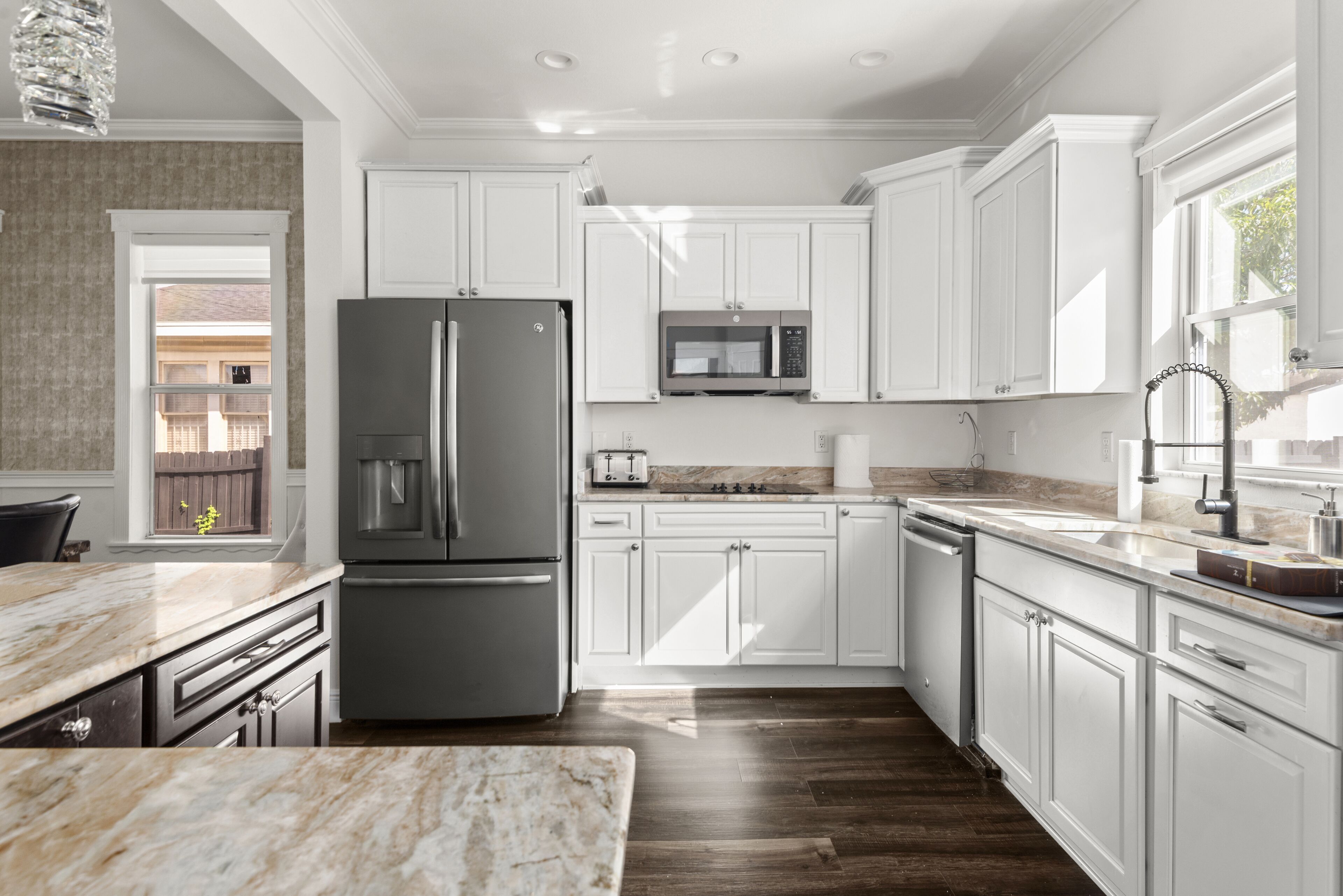 Mikrowelle, Ofen, Geschirrspüler