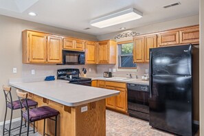 Fridge, microwave, oven, stovetop - Warm and Welcoming Condo with Fireplace and Jetted Tub - Near SDC! (Reeds Spring)