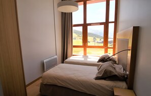 3 bedrooms, WiFi (free), bed sheets
