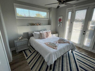 Stylish 2BR Retreat w/ Balcony in Secure Complex