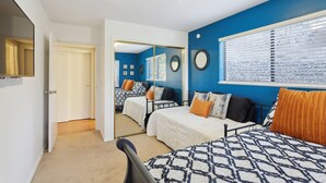 A bedroom with two beds, a large mirror, and a window with blinds. - "Modern" Zephyr, 3 mins to beach, 7 mins to Heavenly, Casinos (Zephyr Cove)