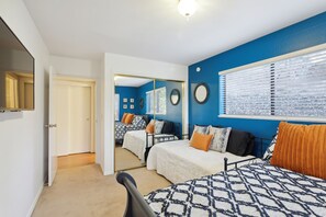 3 habitaciones, escritorio, tabla de planchar con plancha y wifi gratis