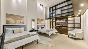 6 bedrooms, desk, iron/ironing board, travel crib