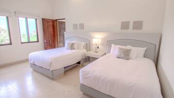 6 chambres, bureau, fer et planche Ă repasser, lit parapluie