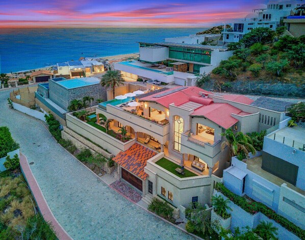 المنشأة من الخارج