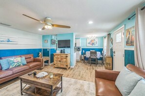 TV - Peacock Paradise (Holmes Beach)