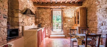 Apartment 'Agriturismo Ischieto - La Cantina' with Shared Pool, Wi-Fi and Air Conditioning