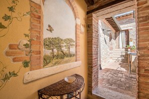 Interior - Apartment 'Agriturismo Ischieto - Il Granaio' with Shared Pool, Wi-Fi and Air Conditioning (Rapolano Terme)
