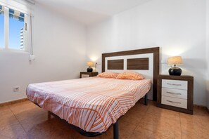 3 chambres, fer et planche à repasser, accès au Wi-Fi (inclus)