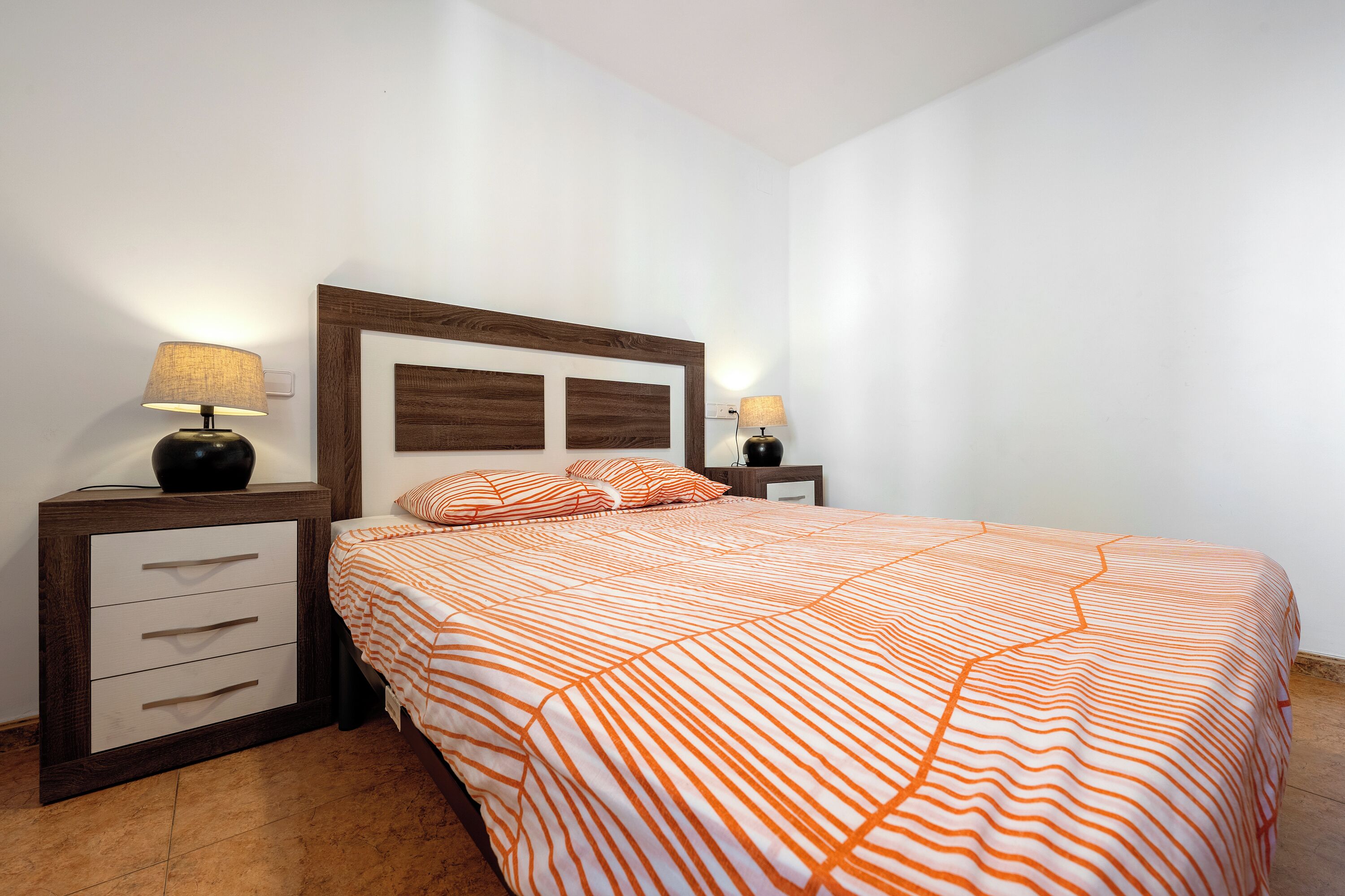 3 habitaciones, tabla de planchar con plancha y wifi gratis 