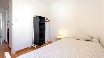 3 slaapkamers, een strijkplank/strijkijzer, gratis wifi, beddengoed