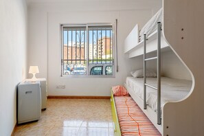 2 habitaciones, tabla de planchar con plancha y wifi gratis 