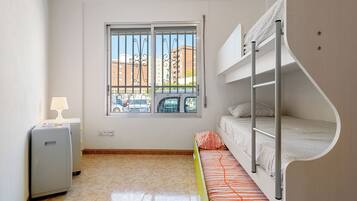 2 bedrooms, iron/ironing board, free WiFi, bed sheets