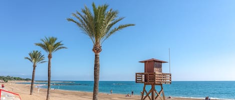 Una playa cerca
