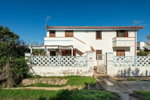 Exterior - Holiday Home 'Le Sabbie Bianche' with Private Terrace and Air Conditioning (Calasetta)