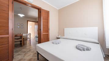 2 makuuhuonetta, silitysrauta/-lauta, ilmainen Wi-Fi, vuodevaatteet