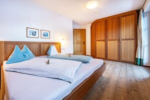 1 slaapkamer, een strijkplank/strijkijzer, gratis wifi, beddengoed