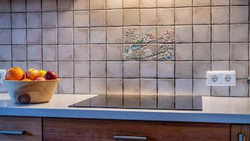 Réfrigérateur, plaque de cuisson, lave-vaisselle, cafetiÚre/bouilloire