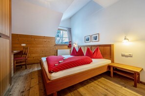 2 bedrooms, free WiFi, bed sheets - Apartment 'Lechnerhof 3' with Mountain View, Shared Garden and Wi-Fi (Braies)