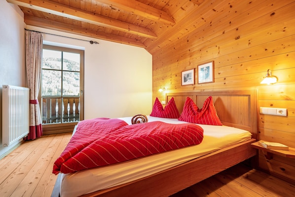 1 bedroom, free WiFi, bed sheets