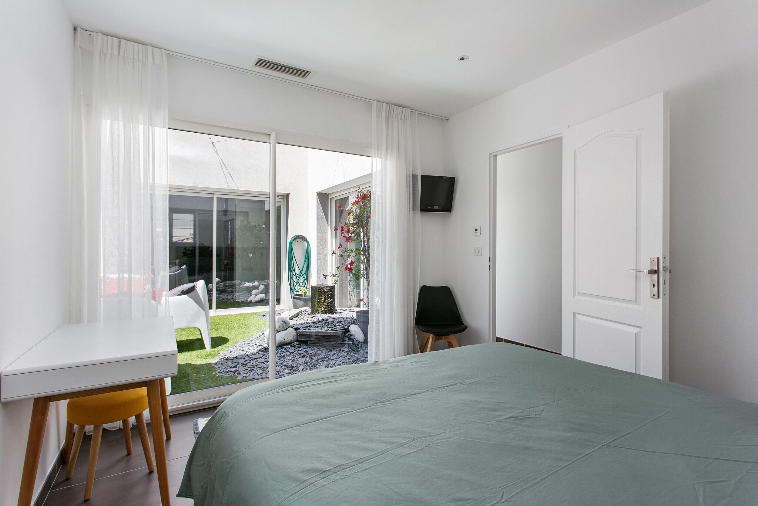 6 habitaciones, tabla de planchar con plancha y wifi gratis 