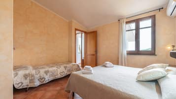 2 bedrooms, iron/ironing board, bed sheets