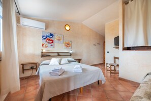 2 chambres, fer et planche à repasser, draps fournis