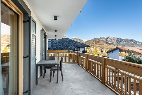Ferienwohnung 'La Sorgente Ville Di Fiemme' mit Bergblick, privater Terrasse und WLAN
