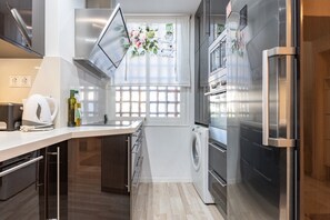 Refrigerador, microondas, horno, placa de cocina