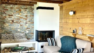 TV, fireplace, stereo