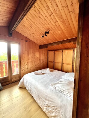 3 chambres, fer et planche à repasser, Wi-Fi gratuit, draps fournis