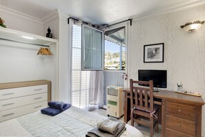 1 habitación, tabla de planchar con plancha, wifi gratis y ropa de cama 