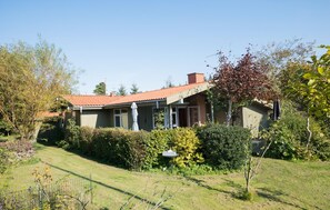 Enjoy a retreat in this charming single-story house surrounded by a well-maintained garden and secure perimeter.