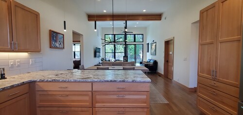 Lucky Star Cabin, A Mountain Modern Winthrop home on the Methow Trails system!