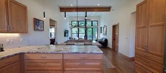 Lucky Star Cabin, A Mountain Modern Winthrop home on the Methow Trails system!