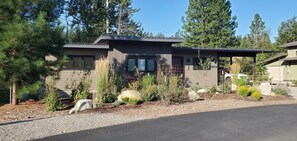 Exterior - Lucky Star Cabin, A Mountain Modern Winthrop home on the Methow Trails system! (Winthrop)