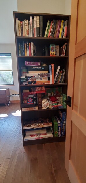 Game room - Lucky Star Cabin, A Mountain Modern Winthrop home on the Methow Trails system! (Winthrop)