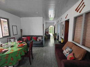 Ruokailu omassa huoneessa