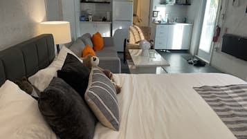 1 bedroom, desk, iron/ironing board, WiFi