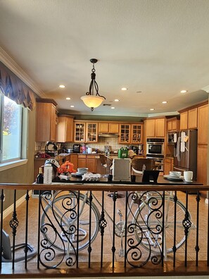 Paper towels - All the amenities You could ask for and minutes from strip with pool and spa!!! (Las Vegas)