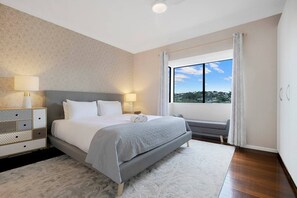 3 habitaciones, tabla de planchar con plancha, wifi y ropa de cama